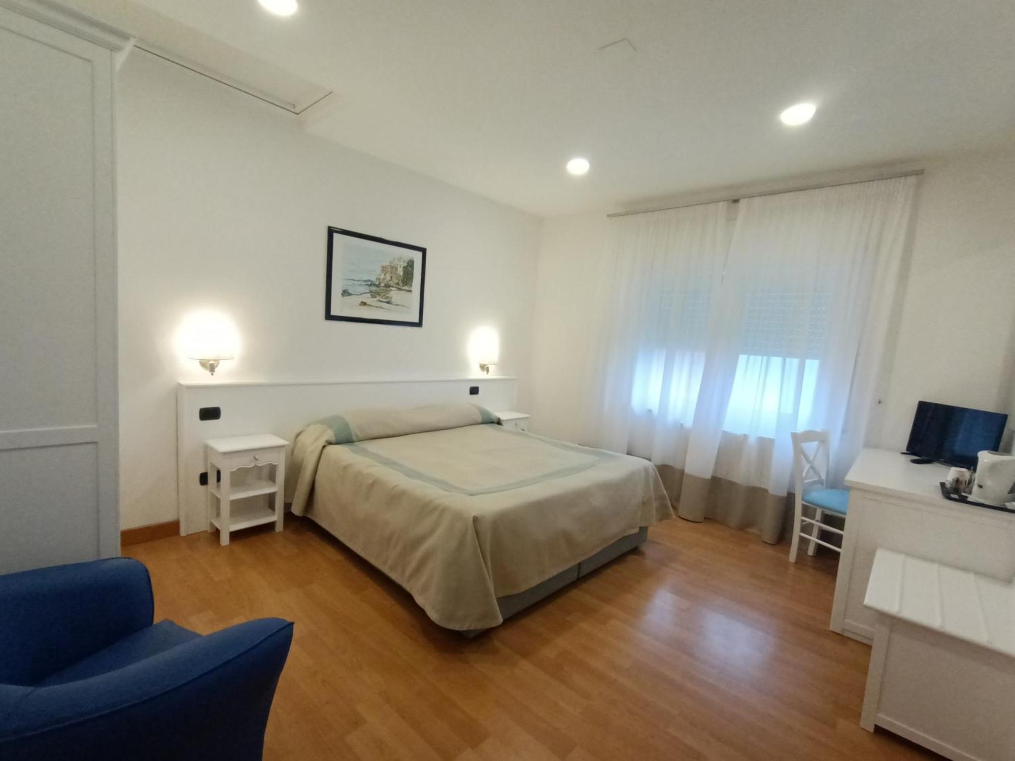 Hotel L'Isola Санта-Маринелла Экстерьер фото