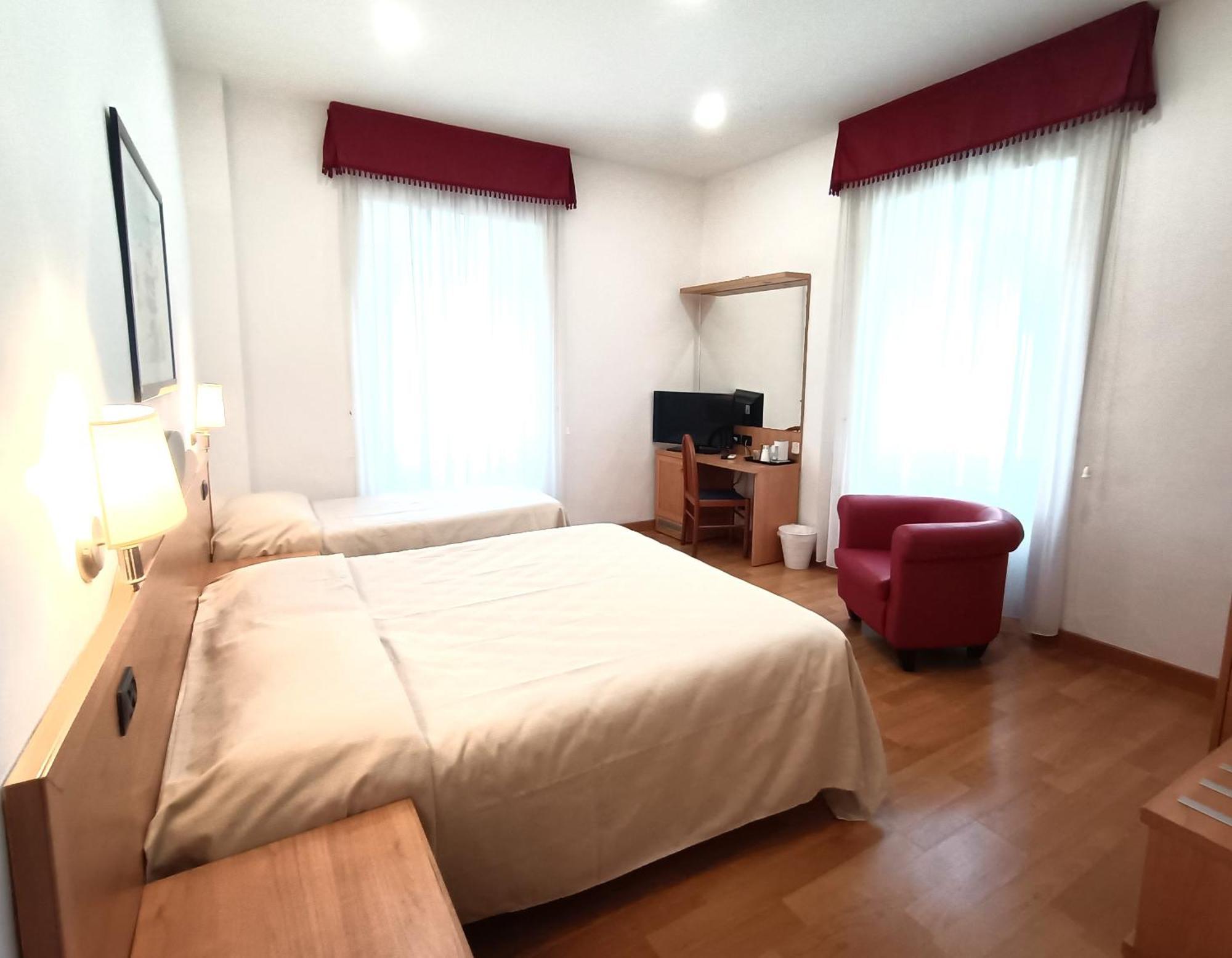 Hotel L'Isola Санта-Маринелла Экстерьер фото