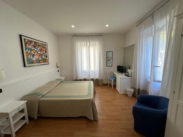 Hotel L'Isola Санта-Маринелла Экстерьер фото