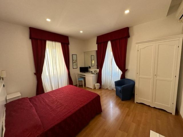 Hotel L'Isola Санта-Маринелла Экстерьер фото