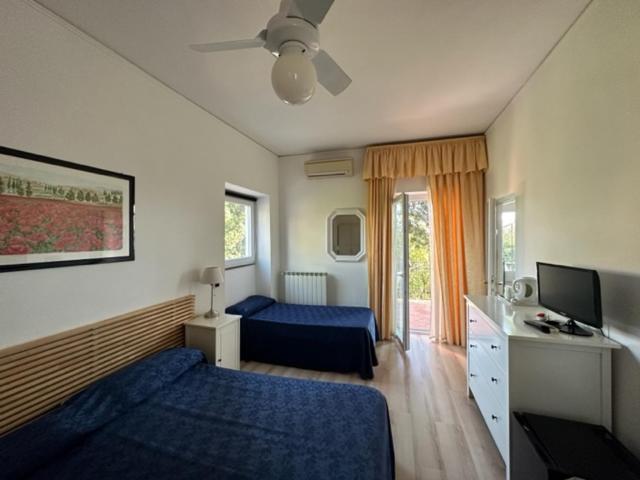 Hotel L'Isola Санта-Маринелла Экстерьер фото