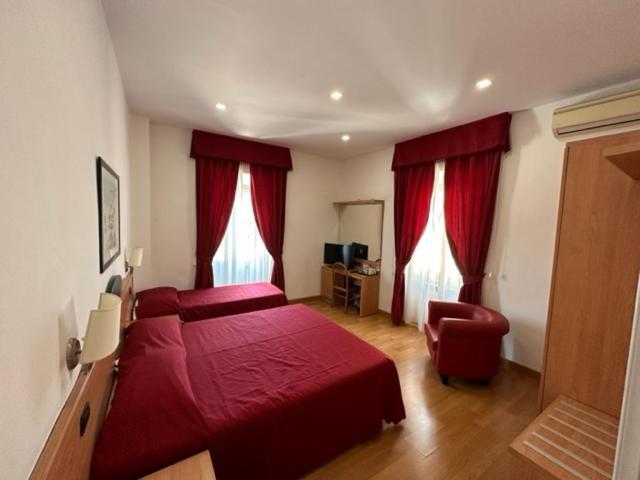 Hotel L'Isola Санта-Маринелла Экстерьер фото