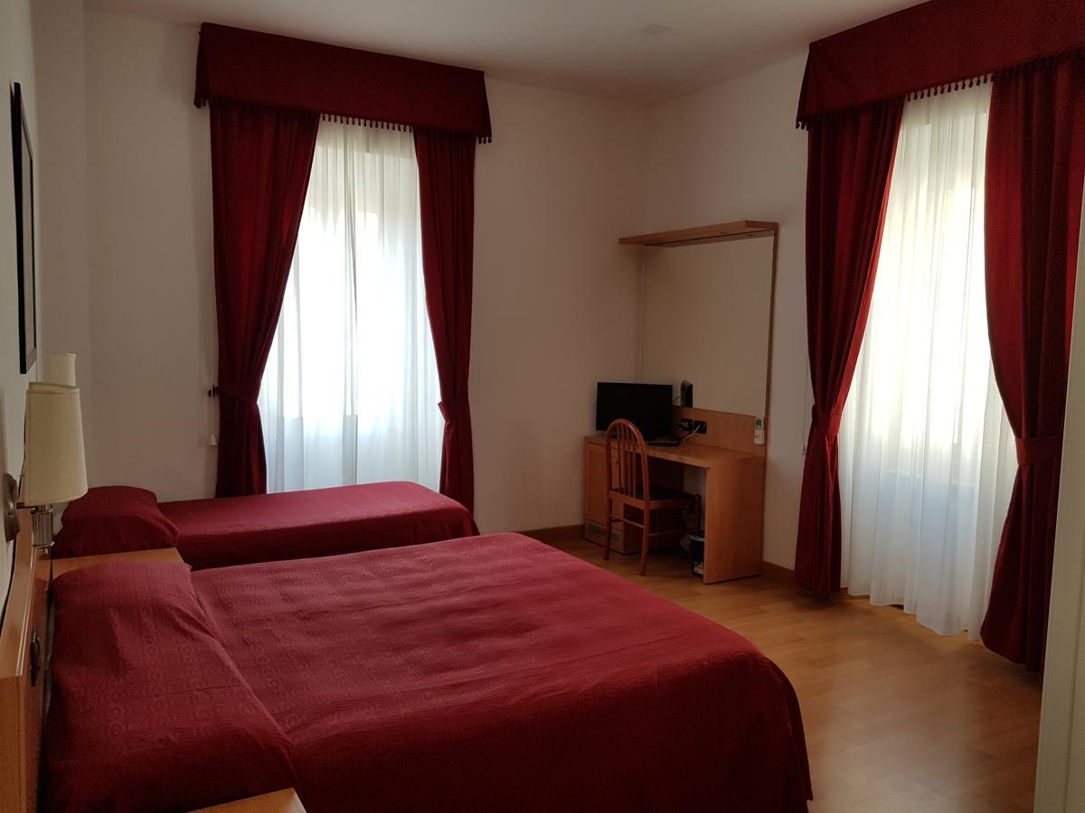 Hotel L'Isola Санта-Маринелла Экстерьер фото